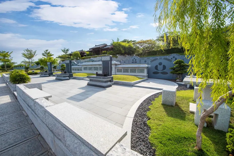 Burial plot with tombstone built for multiple occupants as legacy planning